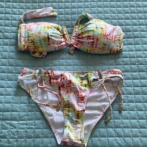 Never worn Victoria secret bikini.